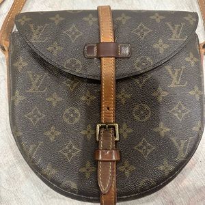 Authentic vintage Louis Vuitton Chantilly Cross Body